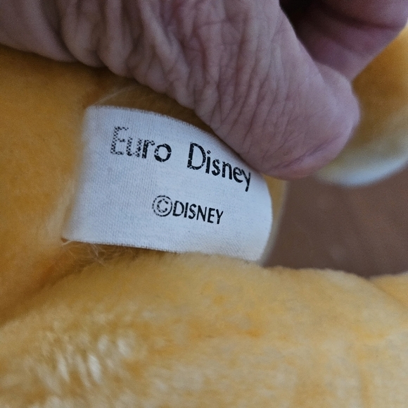 Vintage Winnie the poo with hinged arms and legs. 15 inches long. - Picture 3 of 5